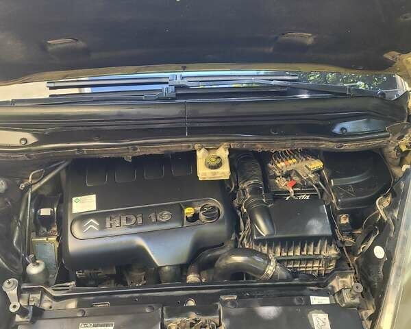 Желтый Ситроен С4 Пикассо, объемом двигателя 2 л и пробегом 310 тыс. км за 5900 $, фото 8 на Automoto.ua