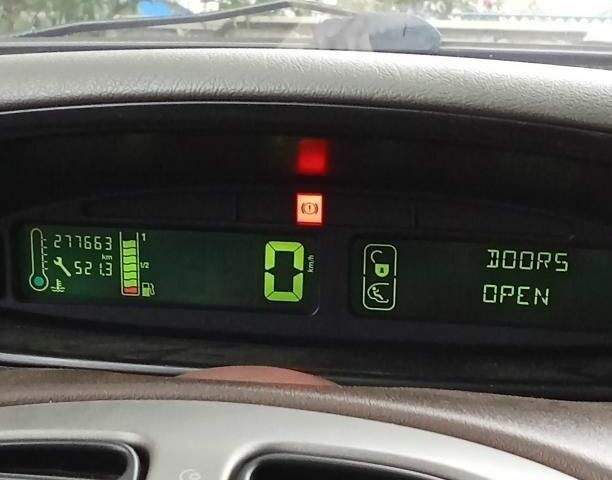 Серый Ситроен С4 Пикассо, объемом двигателя 1.7 л и пробегом 277 тыс. км за 3500 $, фото 15 на Automoto.ua