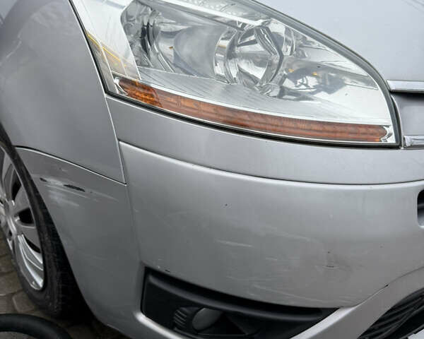 Серый Ситроен С4 Пикассо, объемом двигателя 2 л и пробегом 281 тыс. км за 5500 $, фото 4 на Automoto.ua