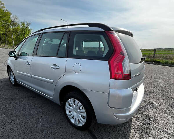 Серый Ситроен С4 Пикассо, объемом двигателя 2 л и пробегом 370 тыс. км за 5399 $, фото 3 на Automoto.ua