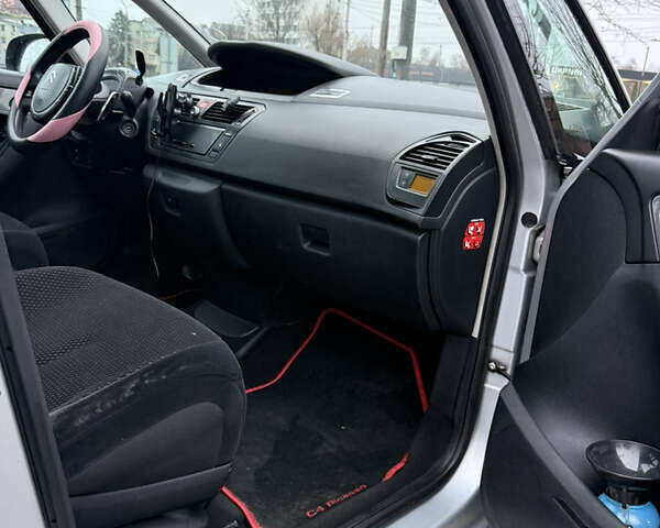 Серый Ситроен С4 Пикассо, объемом двигателя 2 л и пробегом 281 тыс. км за 5500 $, фото 2 на Automoto.ua