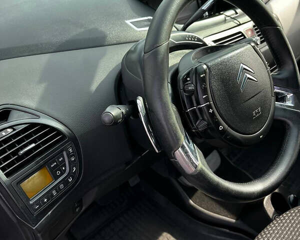 Серый Ситроен С4 Пикассо, объемом двигателя 2 л и пробегом 370 тыс. км за 5399 $, фото 12 на Automoto.ua