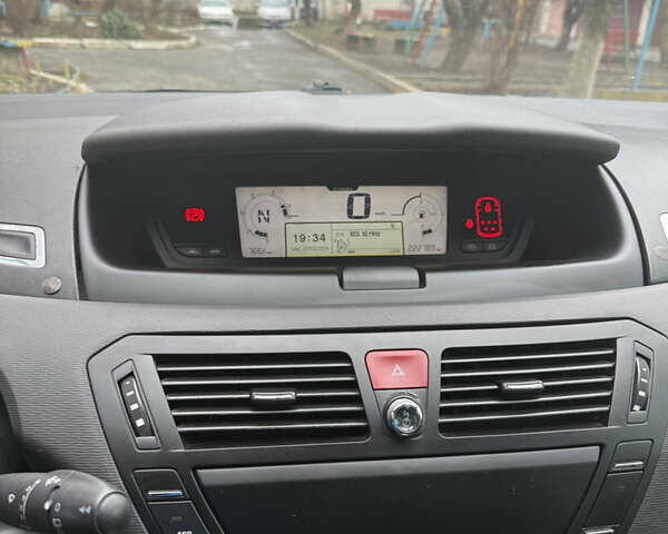 Серый Ситроен С4 Пикассо, объемом двигателя 2 л и пробегом 220 тыс. км за 5600 $, фото 9 на Automoto.ua