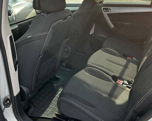 Серый Ситроен С4 Пикассо, объемом двигателя 2 л и пробегом 370 тыс. км за 5399 $, фото 14 на Automoto.ua