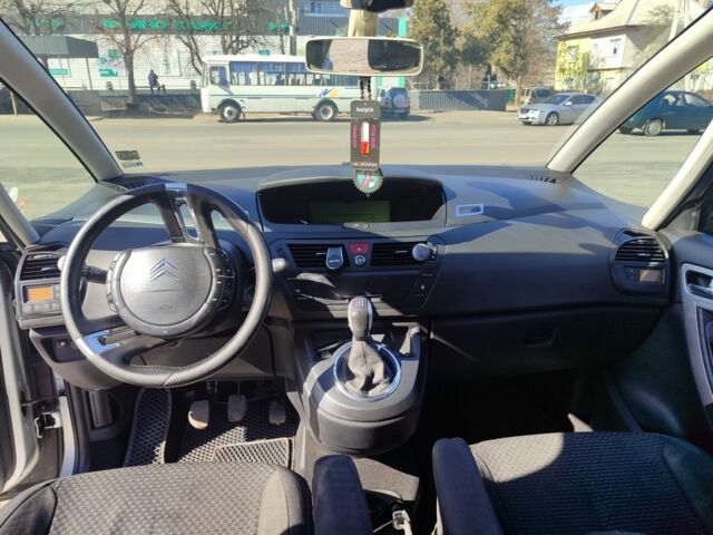 Серый Ситроен С4 Пикассо, объемом двигателя 1.7 л и пробегом 328 тыс. км за 5200 $, фото 7 на Automoto.ua