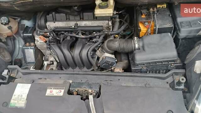 Сітроен С4 Пікассо 2006 у Івано-Франківську на Automoto.ua Сірий Сітроен С4 Пікассо, об'ємом двигуна 1.8 л та пробігом 265 тис. км за 3700 $, фото 2 на Automoto.ua