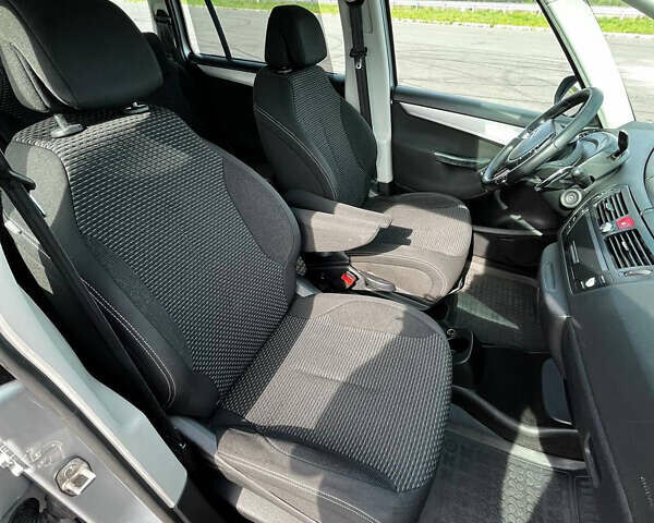 Серый Ситроен С4 Пикассо, объемом двигателя 2 л и пробегом 370 тыс. км за 5399 $, фото 26 на Automoto.ua