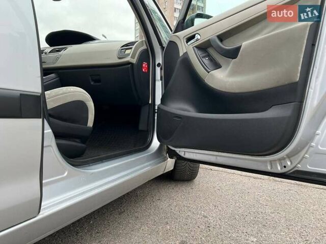 Сірий Сітроен С4 Пікассо, об'ємом двигуна 1.7 л та пробігом 356 тис. км за 6500 $, фото 18 на Automoto.ua