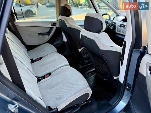 Сірий Сітроен С4 Пікассо, об'ємом двигуна 1.56 л та пробігом 276 тис. км за 5400 $, фото 23 на Automoto.ua