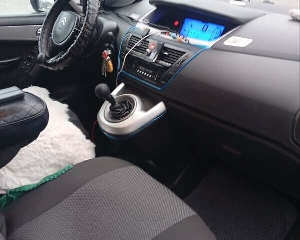 Серый Ситроен С4 Пикассо, объемом двигателя 1.6 л и пробегом 200 тыс. км за 4300 $, фото 6 на Automoto.ua