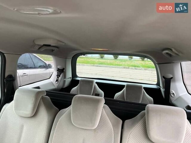 Сірий Сітроен С4 Пікассо, об'ємом двигуна 1.7 л та пробігом 356 тис. км за 6500 $, фото 22 на Automoto.ua