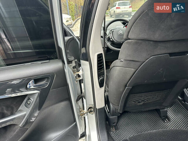 Сірий Сітроен С4 Пікассо, об'ємом двигуна 2 л та пробігом 220 тис. км за 4990 $, фото 30 на Automoto.ua