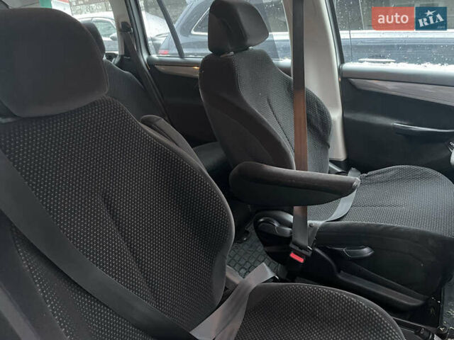 Серый Ситроен С4 Пикассо, объемом двигателя 1.56 л и пробегом 300 тыс. км за 4690 $, фото 18 на Automoto.ua