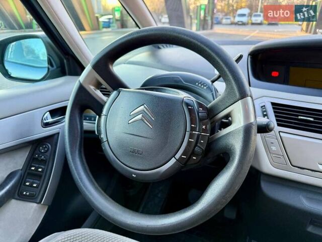 Сірий Сітроен С4 Пікассо, об'ємом двигуна 1.56 л та пробігом 276 тис. км за 5400 $, фото 17 на Automoto.ua