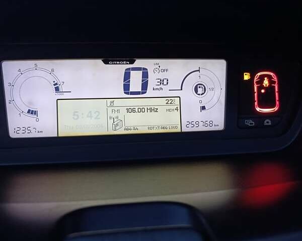 Серый Ситроен С4 Пикассо, объемом двигателя 1.75 л и пробегом 260 тыс. км за 5700 $, фото 15 на Automoto.ua