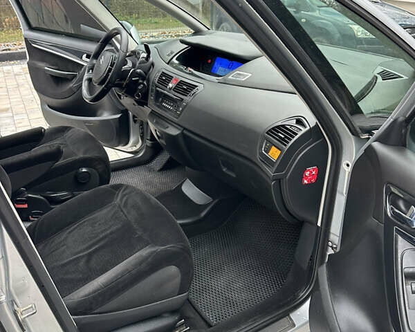 Сірий Сітроен С4 Пікассо, об'ємом двигуна 2 л та пробігом 220 тис. км за 4990 $, фото 39 на Automoto.ua