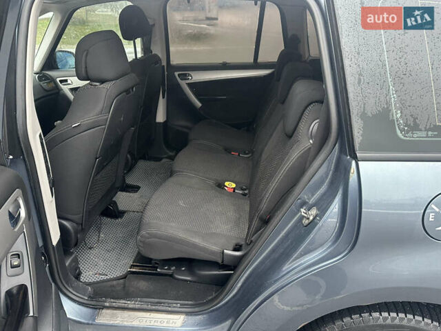 Серый Ситроен С4 Пикассо, объемом двигателя 1.56 л и пробегом 326 тыс. км за 4500 $, фото 7 на Automoto.ua