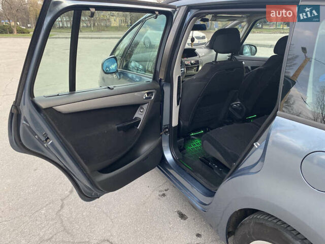 Серый Ситроен С4 Пикассо, объемом двигателя 1.56 л и пробегом 285 тыс. км за 5700 $, фото 22 на Automoto.ua