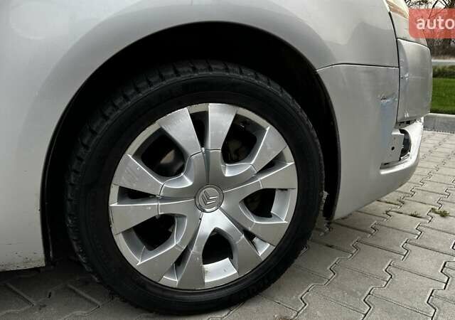 Сірий Сітроен С4 Пікассо, об'ємом двигуна 1.56 л та пробігом 321 тис. км за 4800 $, фото 12 на Automoto.ua