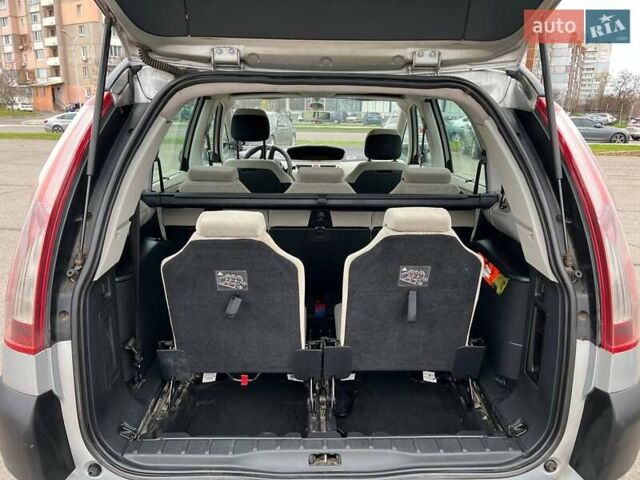 Сірий Сітроен С4 Пікассо, об'ємом двигуна 1.7 л та пробігом 356 тис. км за 6500 $, фото 20 на Automoto.ua