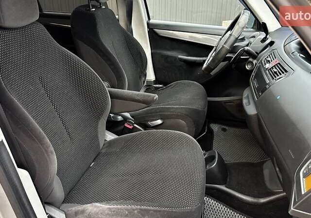 Сірий Сітроен С4 Пікассо, об'ємом двигуна 1.56 л та пробігом 321 тис. км за 4800 $, фото 10 на Automoto.ua