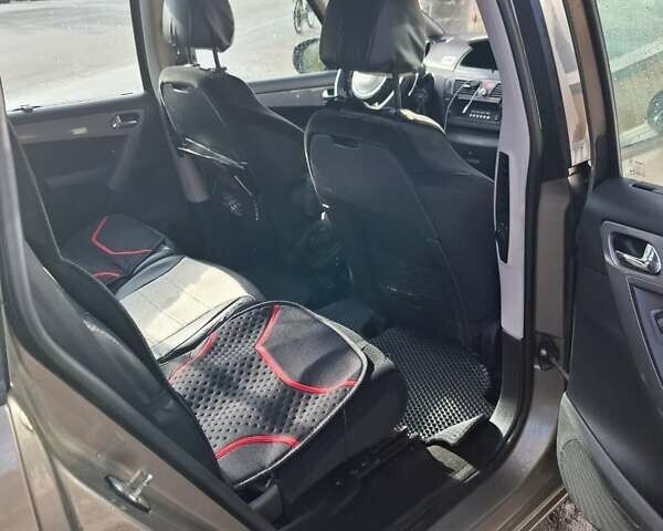 Серый Ситроен С4 Пикассо, объемом двигателя 2 л и пробегом 210 тыс. км за 5700 $, фото 1 на Automoto.ua