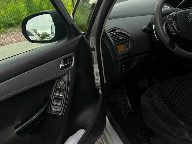 Серый Ситроен С4 Пикассо, объемом двигателя 1.6 л и пробегом 285 тыс. км за 4000 $, фото 1 на Automoto.ua