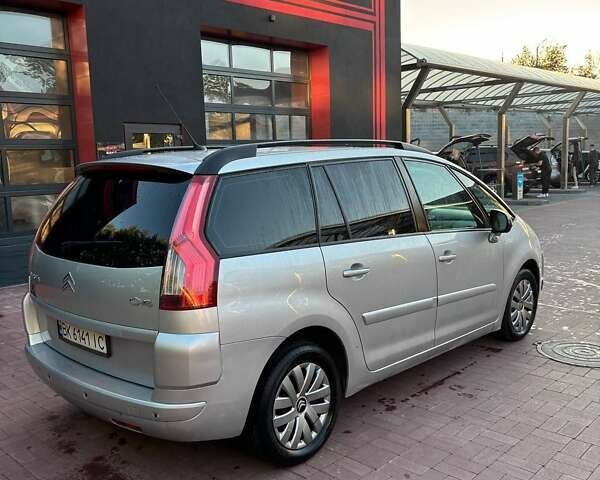 Серый Ситроен С4 Пикассо, объемом двигателя 1.56 л и пробегом 268 тыс. км за 5400 $, фото 4 на Automoto.ua