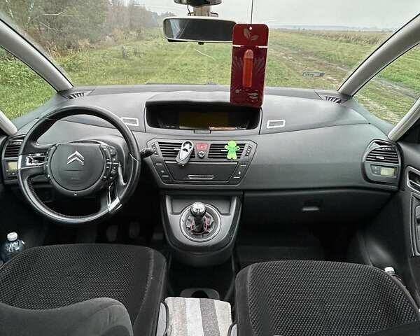 Серый Ситроен С4 Пикассо, объемом двигателя 1.56 л и пробегом 194 тыс. км за 4500 $, фото 7 на Automoto.ua