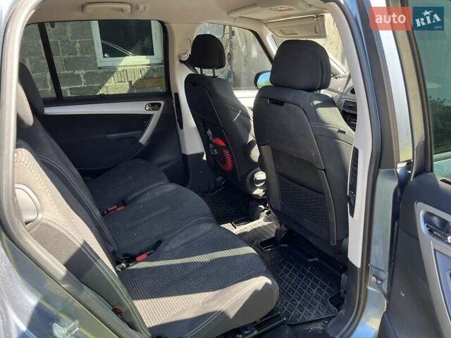 Серый Ситроен С4 Пикассо, объемом двигателя 1.56 л и пробегом 400 тыс. км за 4500 $, фото 7 на Automoto.ua