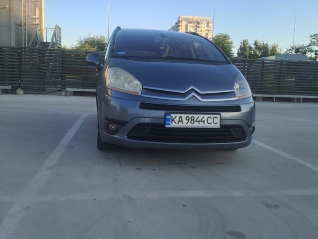 Серый Ситроен С4 Пикассо, объемом двигателя 1.6 л и пробегом 334 тыс. км за 5000 $, фото 2 на Automoto.ua