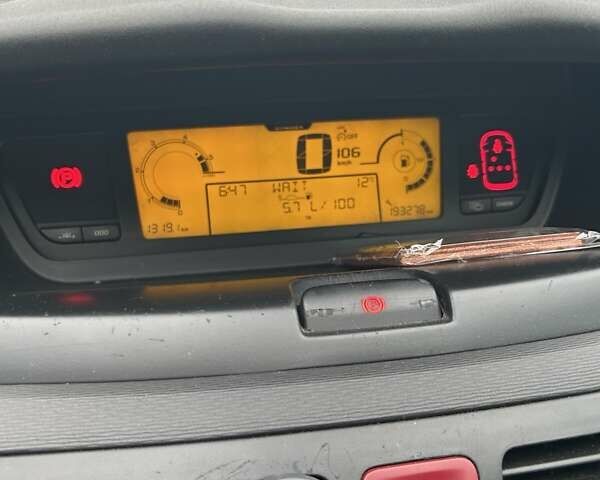 Серый Ситроен С4 Пикассо, объемом двигателя 1.56 л и пробегом 194 тыс. км за 4500 $, фото 5 на Automoto.ua