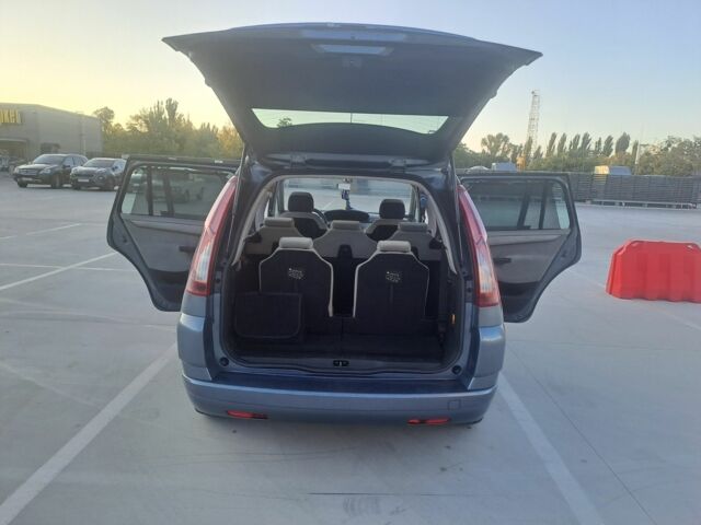 Серый Ситроен С4 Пикассо, объемом двигателя 1.6 л и пробегом 334 тыс. км за 5000 $, фото 13 на Automoto.ua