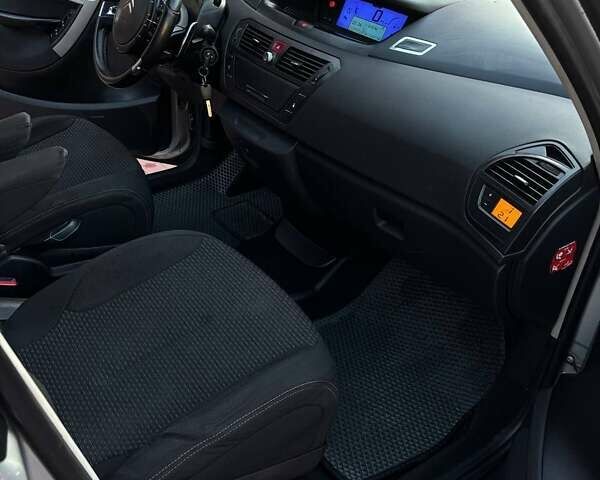 Серый Ситроен С4 Пикассо, объемом двигателя 1.56 л и пробегом 268 тыс. км за 5400 $, фото 10 на Automoto.ua