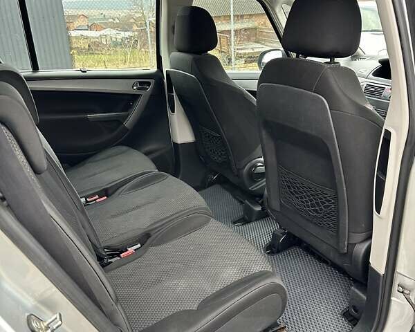 Сірий Сітроен С4 Пікассо, об'ємом двигуна 1.56 л та пробігом 195 тис. км за 4690 $, фото 14 на Automoto.ua