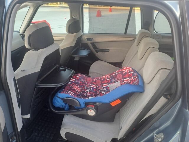 Серый Ситроен С4 Пикассо, объемом двигателя 1.6 л и пробегом 334 тыс. км за 5000 $, фото 11 на Automoto.ua