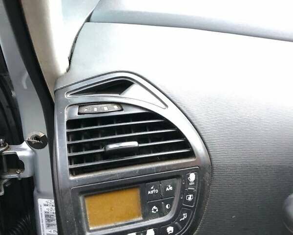 Сірий Сітроен С4 Пікассо, об'ємом двигуна 1.6 л та пробігом 300 тис. км за 4800 $, фото 12 на Automoto.ua