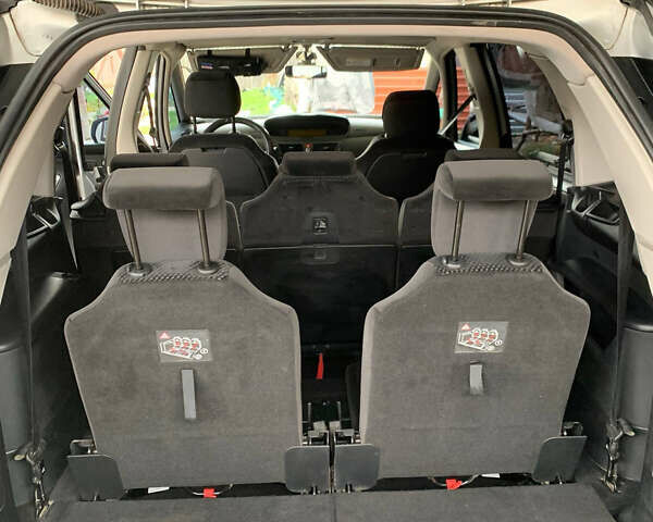 Сірий Сітроен С4 Пікассо, об'ємом двигуна 1.6 л та пробігом 300 тис. км за 5700 $, фото 16 на Automoto.ua