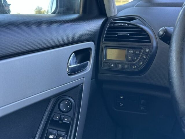 Серый Ситроен С4 Пикассо, объемом двигателя 1.6 л и пробегом 340 тыс. км за 2650 $, фото 9 на Automoto.ua