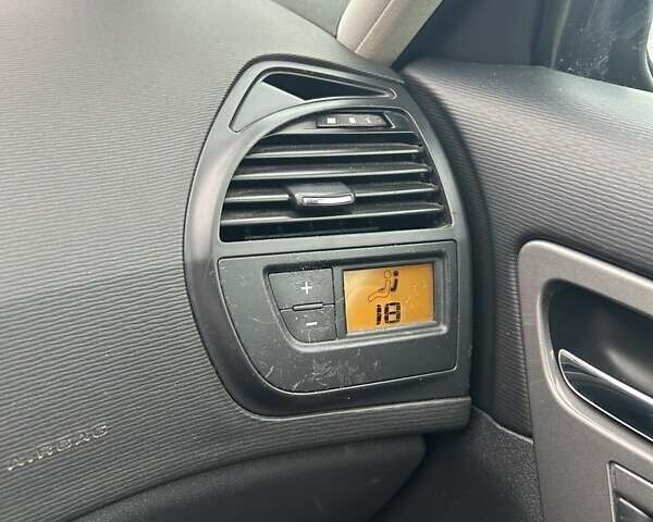 Серый Ситроен С4 Пикассо, объемом двигателя 1.56 л и пробегом 194 тыс. км за 4500 $, фото 12 на Automoto.ua