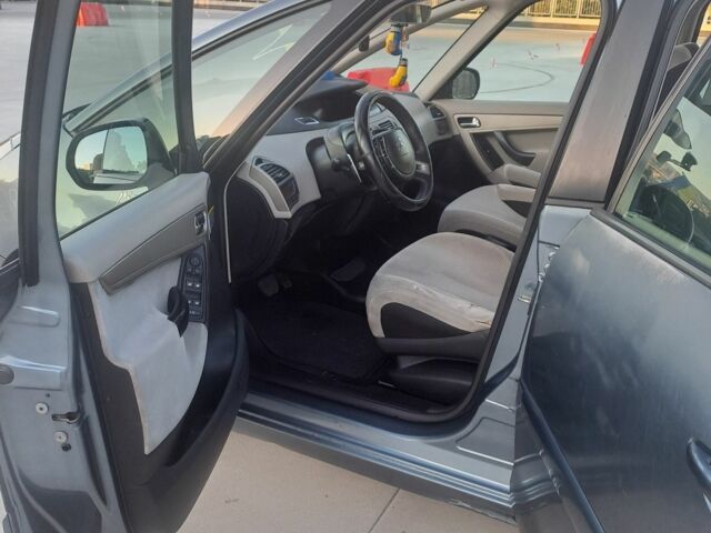 Серый Ситроен С4 Пикассо, объемом двигателя 1.6 л и пробегом 334 тыс. км за 5000 $, фото 9 на Automoto.ua