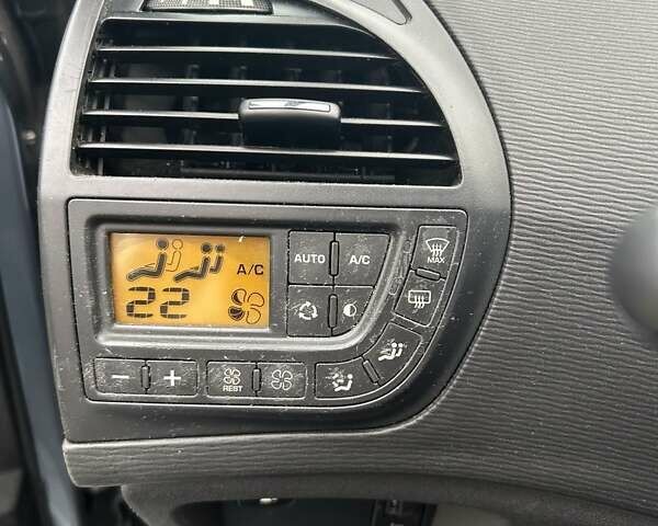 Серый Ситроен С4 Пикассо, объемом двигателя 1.56 л и пробегом 194 тыс. км за 4500 $, фото 11 на Automoto.ua