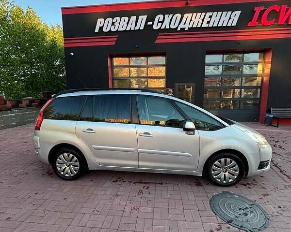 Серый Ситроен С4 Пикассо, объемом двигателя 1.56 л и пробегом 268 тыс. км за 5400 $, фото 3 на Automoto.ua