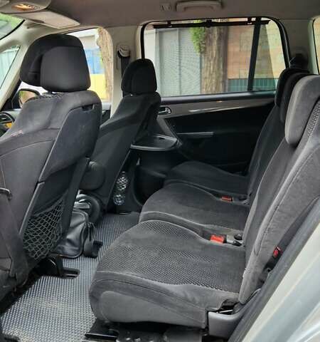 Сірий Сітроен С4 Пікассо, об'ємом двигуна 1.56 л та пробігом 270 тис. км за 5400 $, фото 7 на Automoto.ua