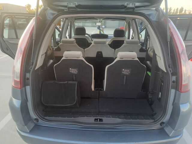 Серый Ситроен С4 Пикассо, объемом двигателя 1.6 л и пробегом 334 тыс. км за 5000 $, фото 17 на Automoto.ua