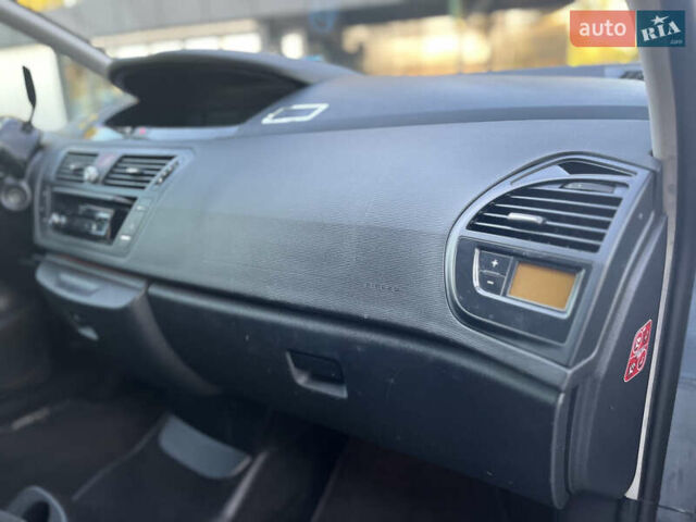 Серый Ситроен С4 Пикассо, объемом двигателя 1.6 л и пробегом 125 тыс. км за 5400 $, фото 44 на Automoto.ua