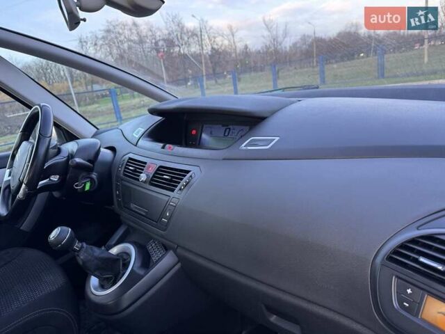 Серый Ситроен С4 Пикассо, объемом двигателя 1.8 л и пробегом 187 тыс. км за 3999 $, фото 19 на Automoto.ua