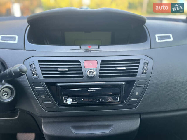 Серый Ситроен С4 Пикассо, объемом двигателя 1.6 л и пробегом 125 тыс. км за 5400 $, фото 32 на Automoto.ua