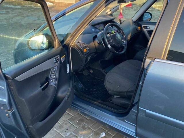 Серый Ситроен С4 Пикассо, объемом двигателя 1.6 л и пробегом 426 тыс. км за 5902 $, фото 2 на Automoto.ua