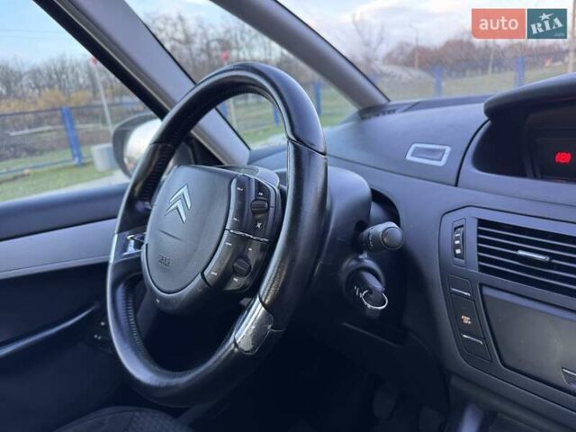 Серый Ситроен С4 Пикассо, объемом двигателя 1.8 л и пробегом 187 тыс. км за 3999 $, фото 18 на Automoto.ua